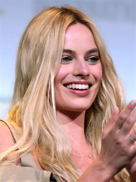 margot robbie weight and height|Margot Robbie Bio, Age, Height, Husband, Family,。